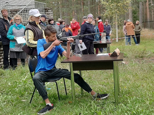 В пос.Царицыно озеро Тихвинского района